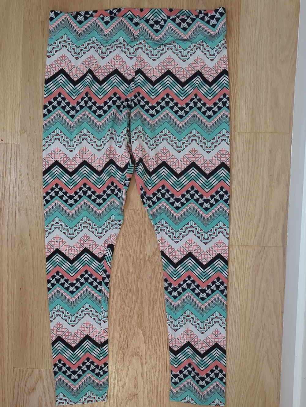 NWOT Vanity Super Soft Bohemian Chevron Geometric Leggings Mint Coral 2XL